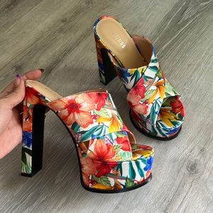 GUESS floral platforms